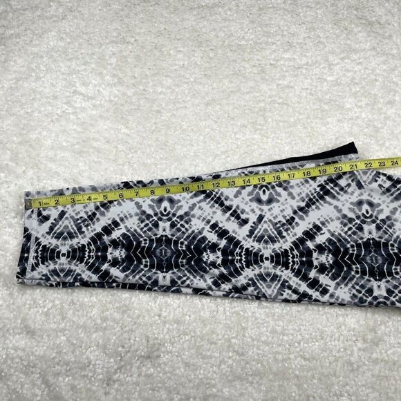 Victoria's Secret Sport Knockout Capri Black White Tie Dye - Picture 10 of 11